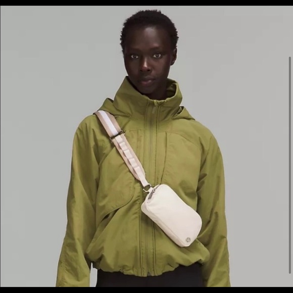 LULULEMON CROSSBODY BAG IN WHITE OPAL/RAW LINEN/ WHITE COMBO - Picture 4 of 4